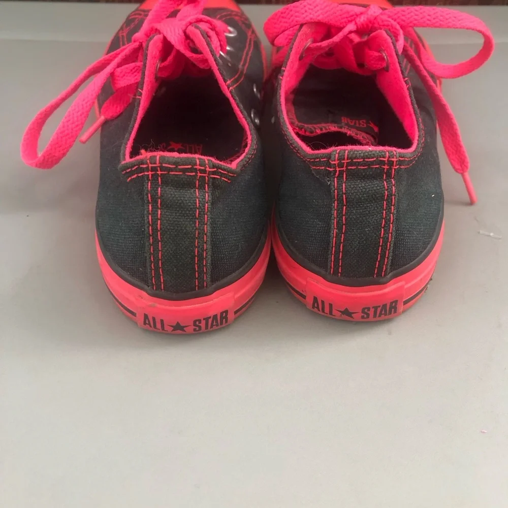 Converse Chuck Taylor All-Stars Low Top Black Bright Pink Accents Kids 3